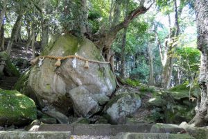 神谷神社の岩