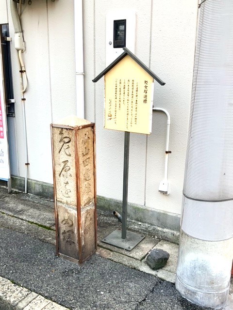 右側